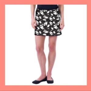 NWOT. TRANQUILITY black and White Skort